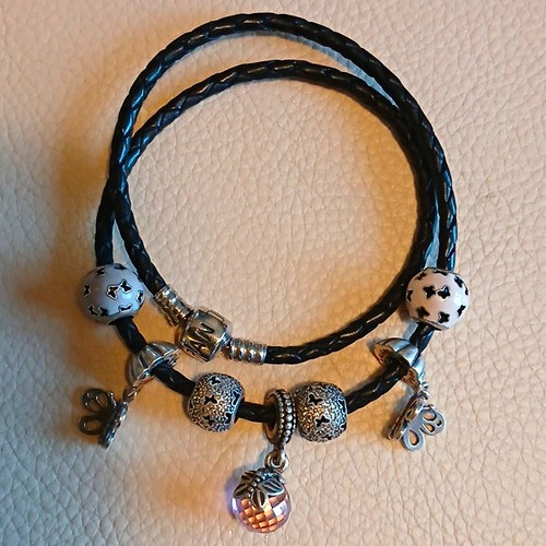 Pandora signed black - black, braided